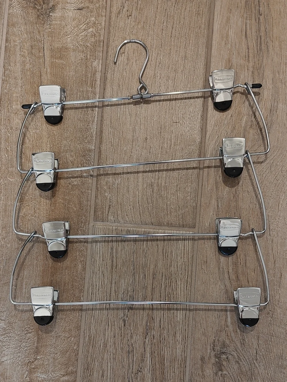 EUC Rubbermaid Skirt Hanger